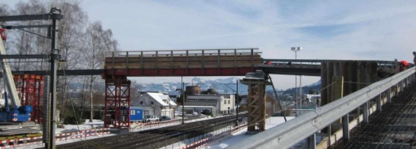 Notbrücke Bauerschliessung ARA Freienbach, Projektleitung und Bauleitung Brückenprojekt