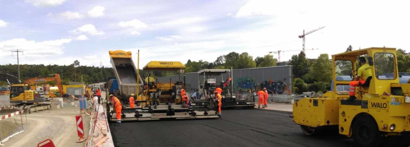 Strassensanierung A51, Kloten, Bülach (K10), Erstellung eines Baufixpunktnetzes über den ganzen Bearbeitungsperimeter, 3D-Maschienensteuerung von Belagsfräsen und Einbaumaschinen