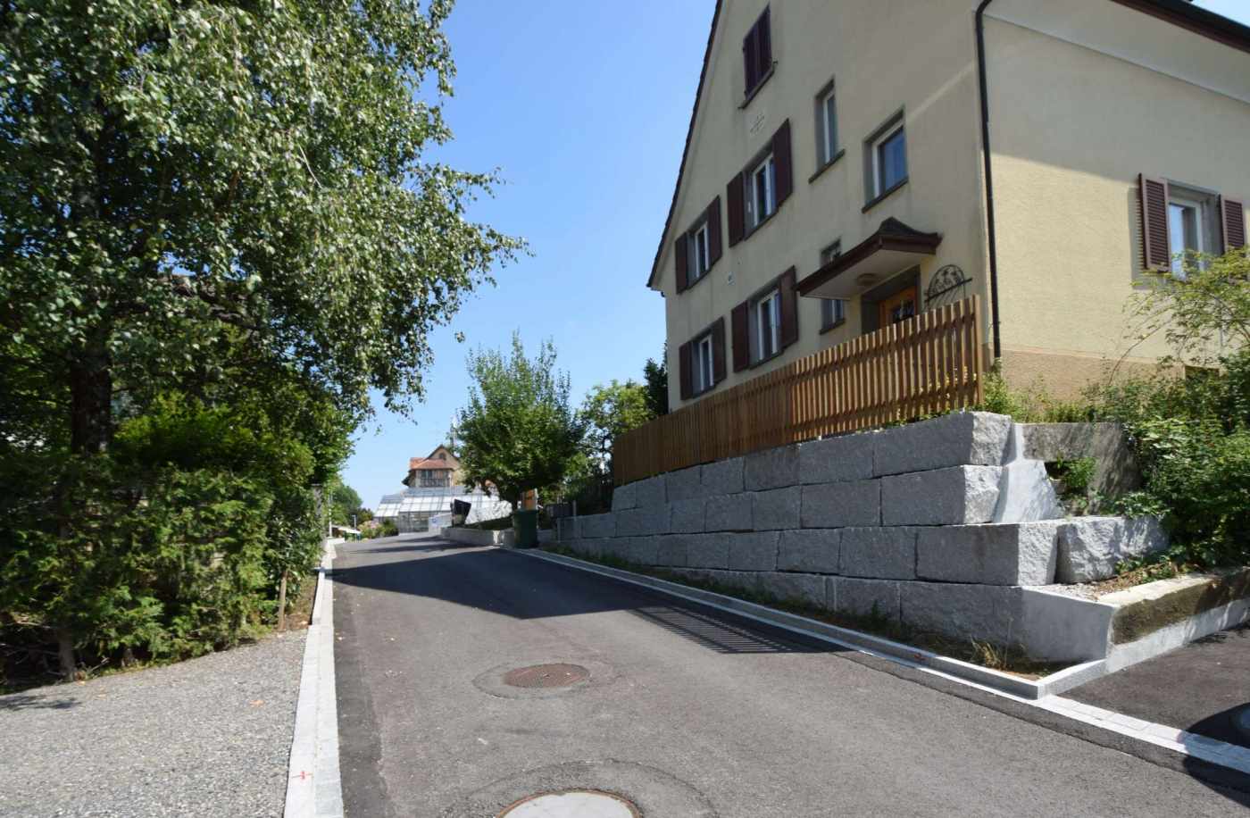 Umsetzung Quartierplan Blumenweg Horgen, Umfassende Grundlagenbeschaffung, Feldaufnahmen, Konzeption Umverlegungen Baugrube und Linienführung, Devisierung, Ausschreibung und Offertvergleich, Ausführungsprojekt, ÖrtlicheBauleitung, Ausmass und Abrechnung