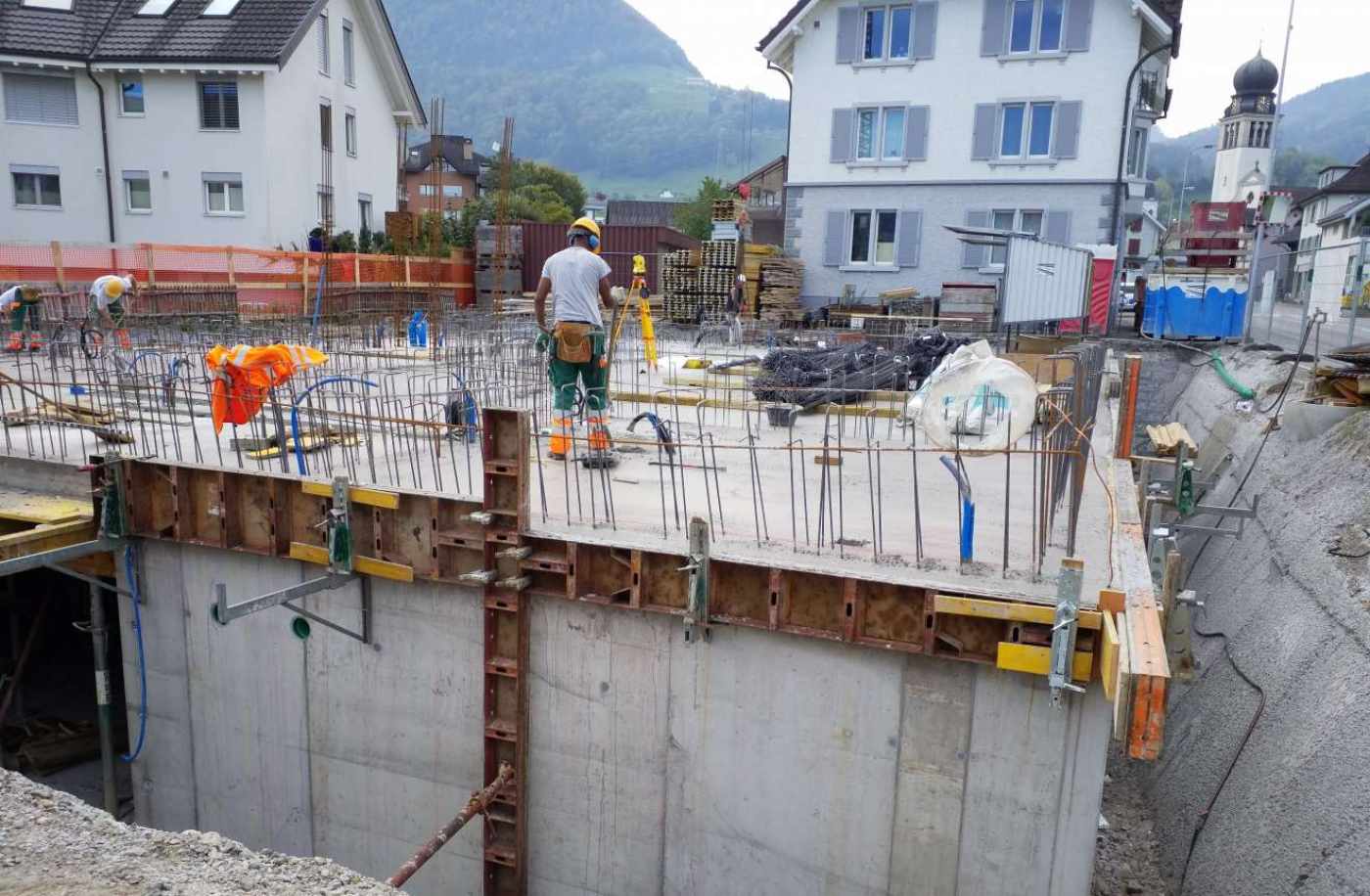 Neubau
Mehrfamilienhaus Impression 1, 
8854 Siebnen, Projektund Baukontrolle Tragstruktur in Massivbauweise, Projektund Baukontrolle Baugrube mit Baugrubensicherung