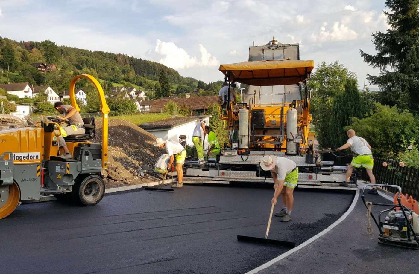 Hangweg,Â Horgen, Umfassende Grundlagenbeschaffung,, Feldaufnahmen, Bauprojekt,, Devisierung, Ausschreibung und, Offertvergleich, Ausführungsprojekt, Örtliche Bauleitung,, Ausmass und Abrechnung