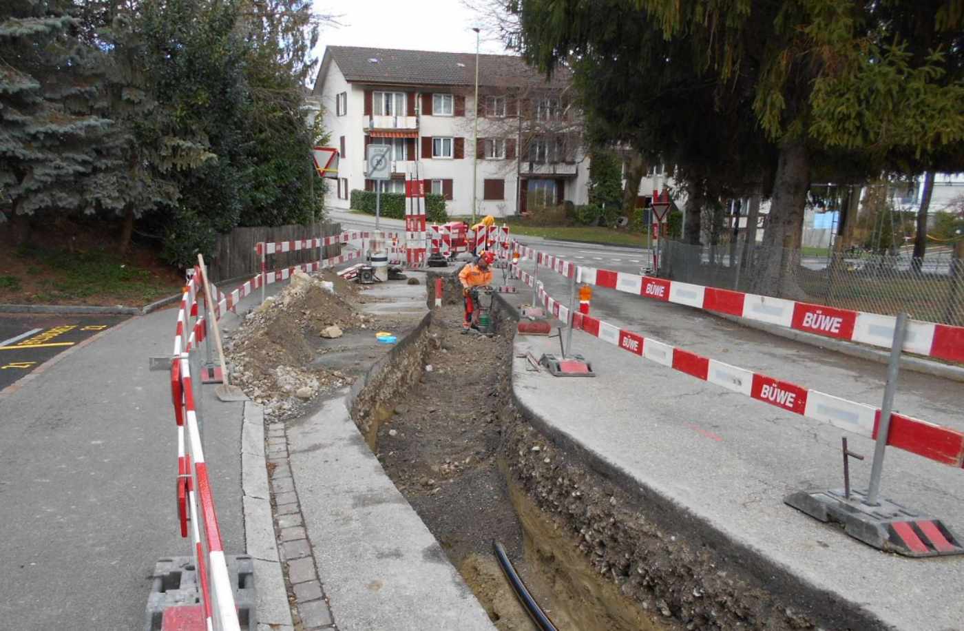 Sanierung Zelgenstrasse, Horgen, Grundlagenerhebung, Projektierung und Zeichnung: Strassensanierung, Neubau Gasleitung, Erneuerung Wasserleitung, Massnahmen der öffentlichen Abwasserleitungen., Bau- und Verkehrsphasen, Öffentlichkeitsarbeit.,,, Bearbeitete Phasen:, Bauprojekt, Ausschreibung, Realisierung