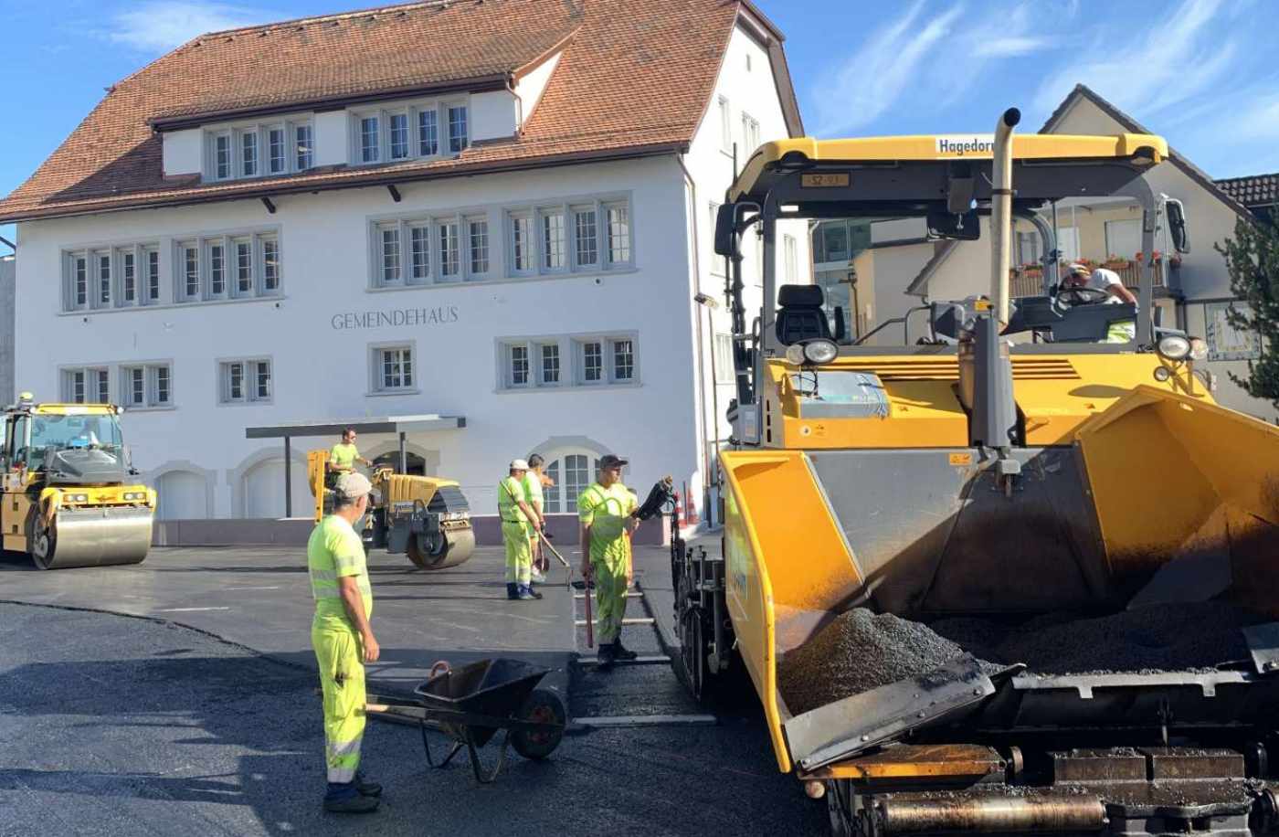 Gestaltung Dorfplatz, Pfäffikon SZ, Grundlagenbeschaffung, Feldaufnahmen, Vorprojekt, Auflageprojekt und Kostenvoranschlag, Koordinationund Planung Leitungsprojekte der Werke,,Devisierung, Ausschreibung und Offertvergleich,,Ausführungsprojekt, Örtliche Bauleitung, Ausmass und Abrechnung