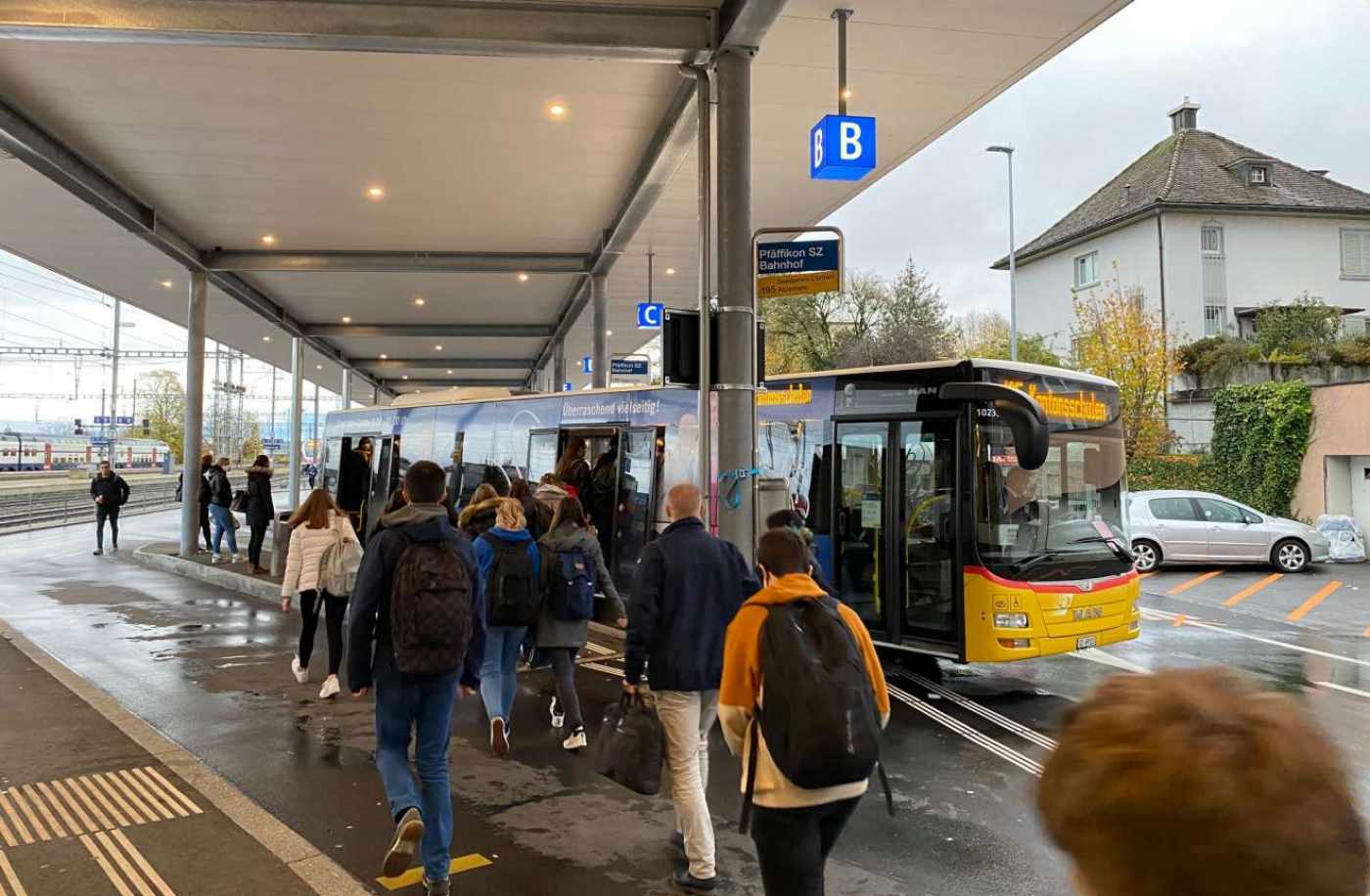 Busbahnhof Pfäffikon SZ, Überdachung inkl. Werkleitungs- und Strassenbau, Grundlagen erheben, AktenstudiumVorprojekt, Bauprojekt/Bewilligungsprojekt, Ausschreibung, Ausführungsprojekt, Ausführung, Inbetriebnahme/Abschluss