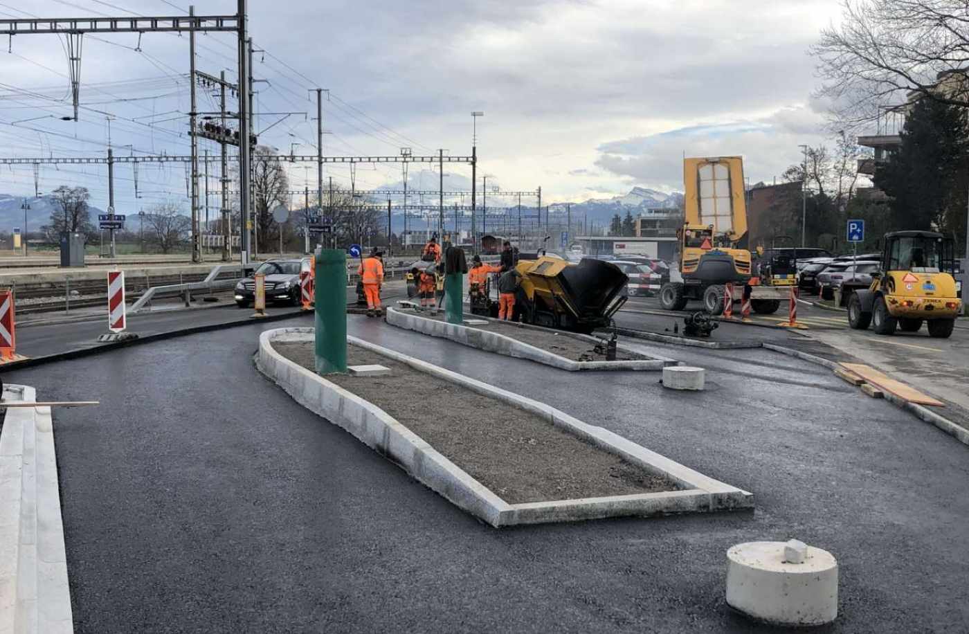 Busbahnhof Pfäffikon SZ, Überdachung inkl. Werkleitungs- und Strassenbau, Grundlagen erheben, AktenstudiumVorprojekt, Bauprojekt/Bewilligungsprojekt, Ausschreibung, Ausführungsprojekt, Ausführung, Inbetriebnahme/Abschluss