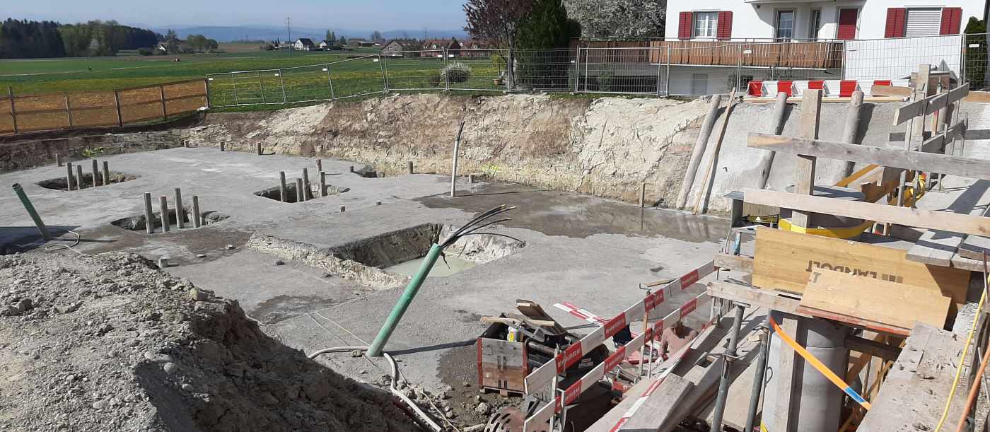 Baugrube Neubau MFH Unterdorfstrasse,
Brütten, Projekt, Ausschreibung und Baukontrolle