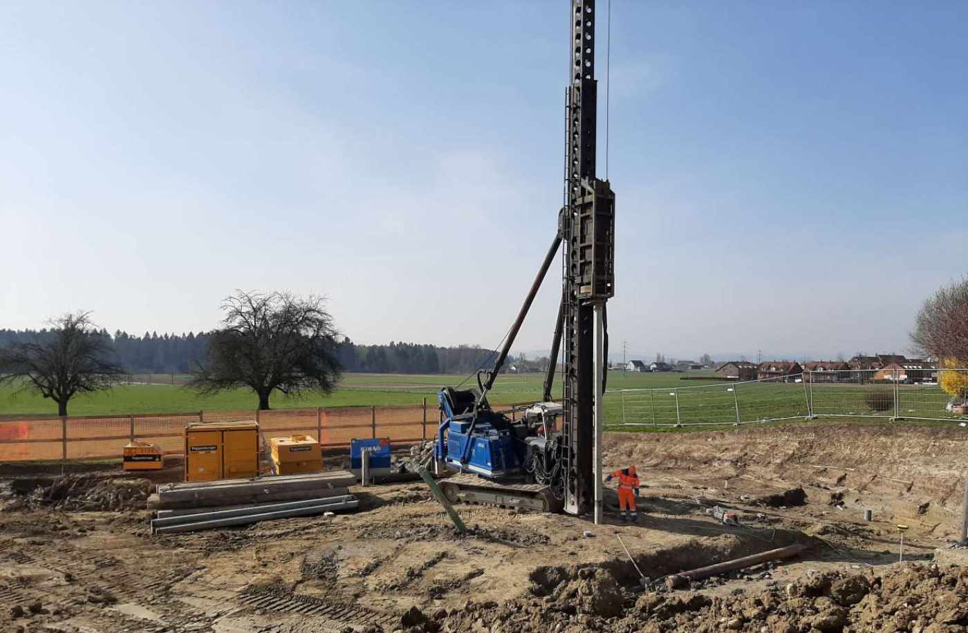 Baugrube Neubau MFH Unterdorfstrasse,
Brütten, Projekt, Ausschreibung und Baukontrolle