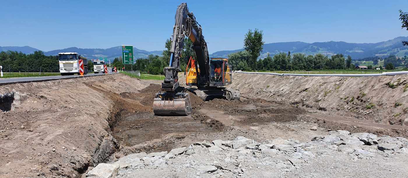 N15 Autobahnzubringer Reichenburg, Abbiegespuren + LSA Knoten Speerstrasse, Variantenstudium, Projektierung und Bauleitung