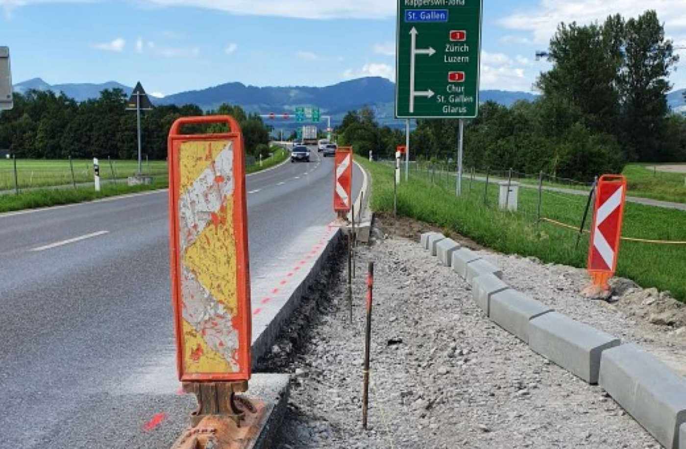 N15 Autobahnzubringer Reichenburg, Abbiegespuren + LSA Knoten Speerstrasse, Variantenstudium, Projektierung und Bauleitung