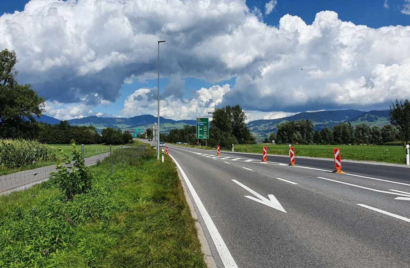 N15 Autobahnzubringer Reichenburg, Abbiegespuren + LSA Knoten Speerstrasse, Variantenstudium, Projektierung und Bauleitung