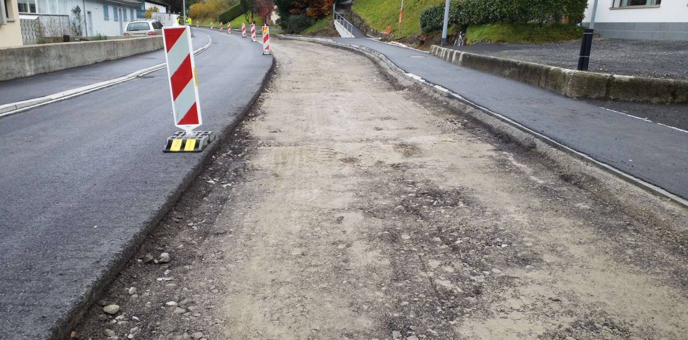 Belagssanierung Hauptstrasse Nr. 2b, Lauerz, Grundlagenbeschaffung, Verkehrskonzept, Bauprojekt, Hydraulik, Kostenvoranschlag, Submission, Ausführungsprojekt, örtliche Bauleitung, Ausmass, Abrechnung, Kostenkontrolle, Inbetriebnahme