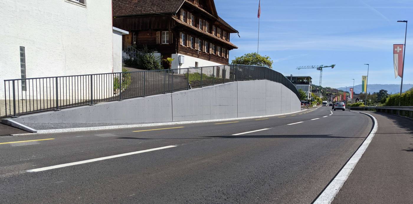 Fahrradstreifen / Belagssanierung Luzernerstrasse, Merlischachen, Grundlagenbeschaffung, Verkehrskonzept, Bauprojekt, Kostenvoranschlag, Submission, Hydraulik, Ausführungsprojekt,örtliche Bauleitung, Ausmass, Abrechnung, Kostenkontrolle, Inbetriebnahme