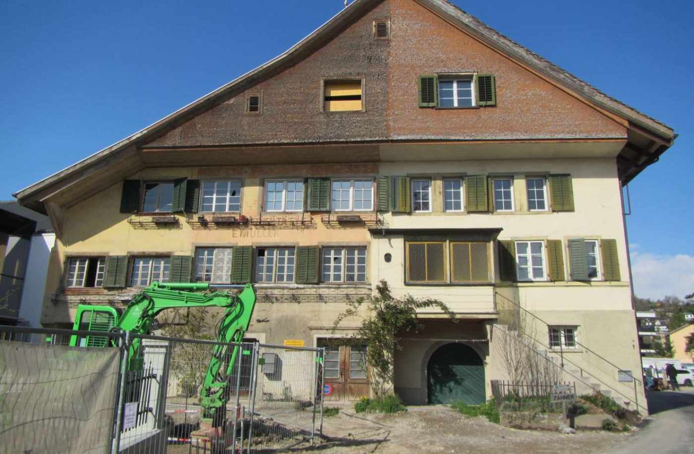 Um- und Neubau 
Areal Kronen, Stäfa, Projekt und Fachbauleitung Baugrube inkl. Sicherungen, Projekt und Baukontrollen Stahlbetonarbeiten Neubau und Treppenhaus Altbau, Projekt und Fachbauleitung Umbauarbeiten und Holzbaustatik