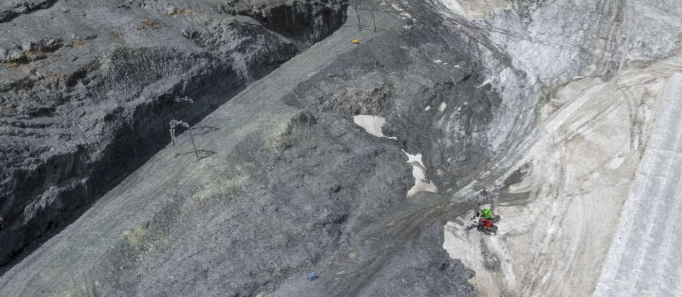 Drohnenvermessung Weisse Arena Bergbahnen
Erfassung von Geländekorrekturen, Ausgebildete Drohnenpiloten, Flugplanung, Passpunktmessung mit GPS, Befliegung mit einer Fixed-Wing- oder Quadrocopter-Drohne, Auswertung und Erstellung der georeferenzierten Punktwolke, Integration in das bestehende Geländemodell