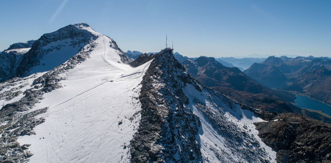 Drohnenvermessung Bergbahnen Corvatsch Diavolezza Lagalb, Ausgebildete Drohnenpiloten, Flugplanung, Passpunktmessung mit GPS, Befliegung mit einer Fixed-Wing- oder Quadrocopter-Drohne, Auswertung und Erstellung der georeferenzierten Punktwolke, Integration in das bestehende Geländemodell