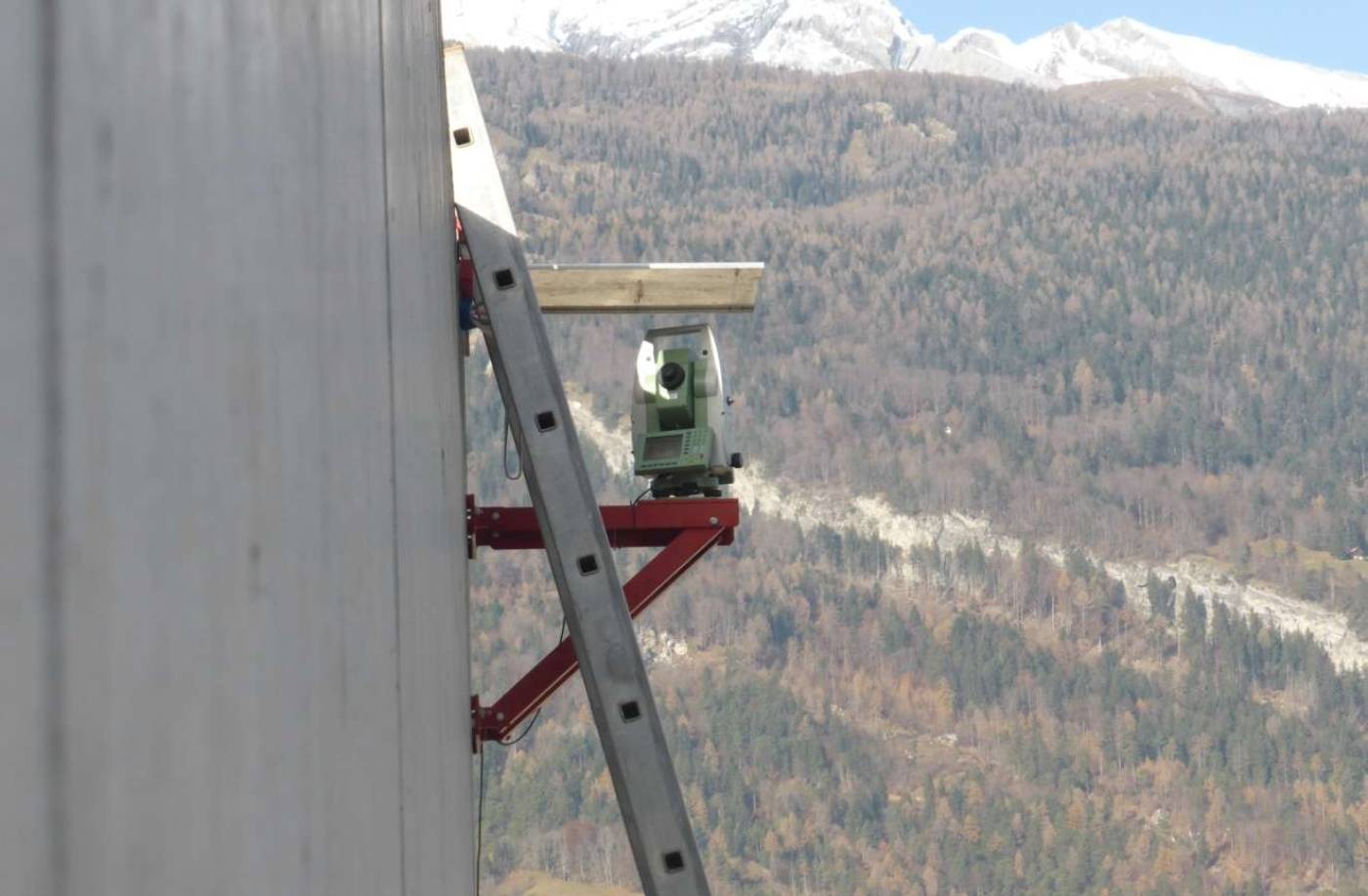 Kantonsspital Graubünden
Baubegleitendes Monitoring, Messtechnische Begleitung während der ganzen Bauphase, Konzept und Installation der automatischen Messanlage, Manuelle Inklinometermessungen, Manuelle Deformationsmessungen, Kontrollen zur Bauausführung