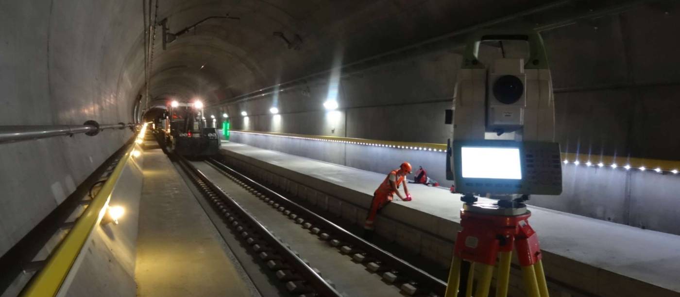 Galleria di base del San Gottardo (57 km), Misurazione di base (rete di punti fissi), Concetto di misurazione gallerie, Controlli dell'avanzamento, Scandagli nel pozzo di Sedrun, Controlli dell'opera costruita, Misurazioni con giroscopio, Controllo della posizione dei binari, Scansione laser della costruzione grezza