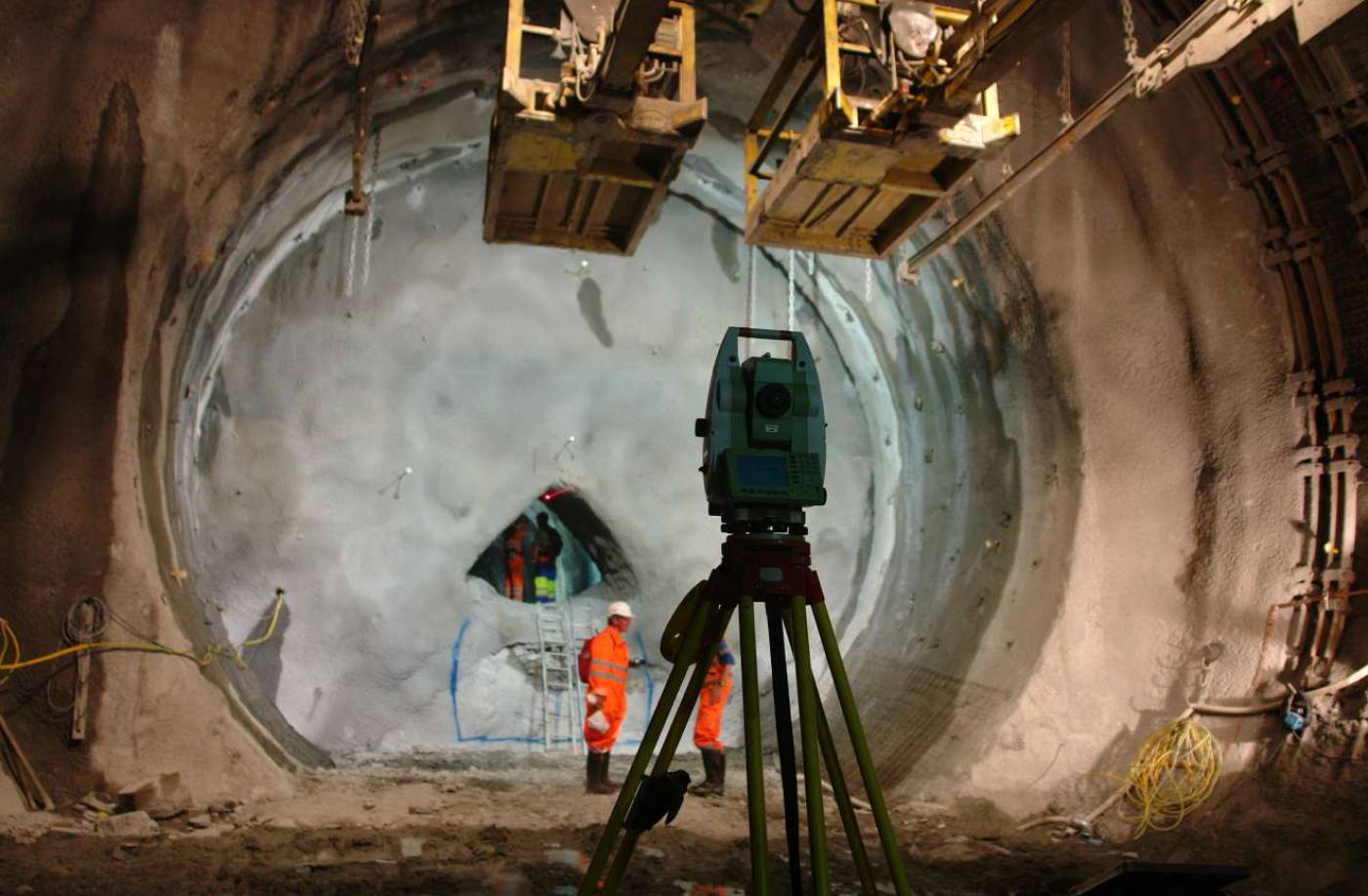 Galleria di base del San Gottardo (57 km), Misurazione di base (rete di punti fissi), Concetto di misurazione gallerie, Controlli dell'avanzamento, Scandagli nel pozzo di Sedrun, Controlli dell'opera costruita, Misurazioni con giroscopio, Controllo della posizione dei binari, Scansione laser della costruzione grezza