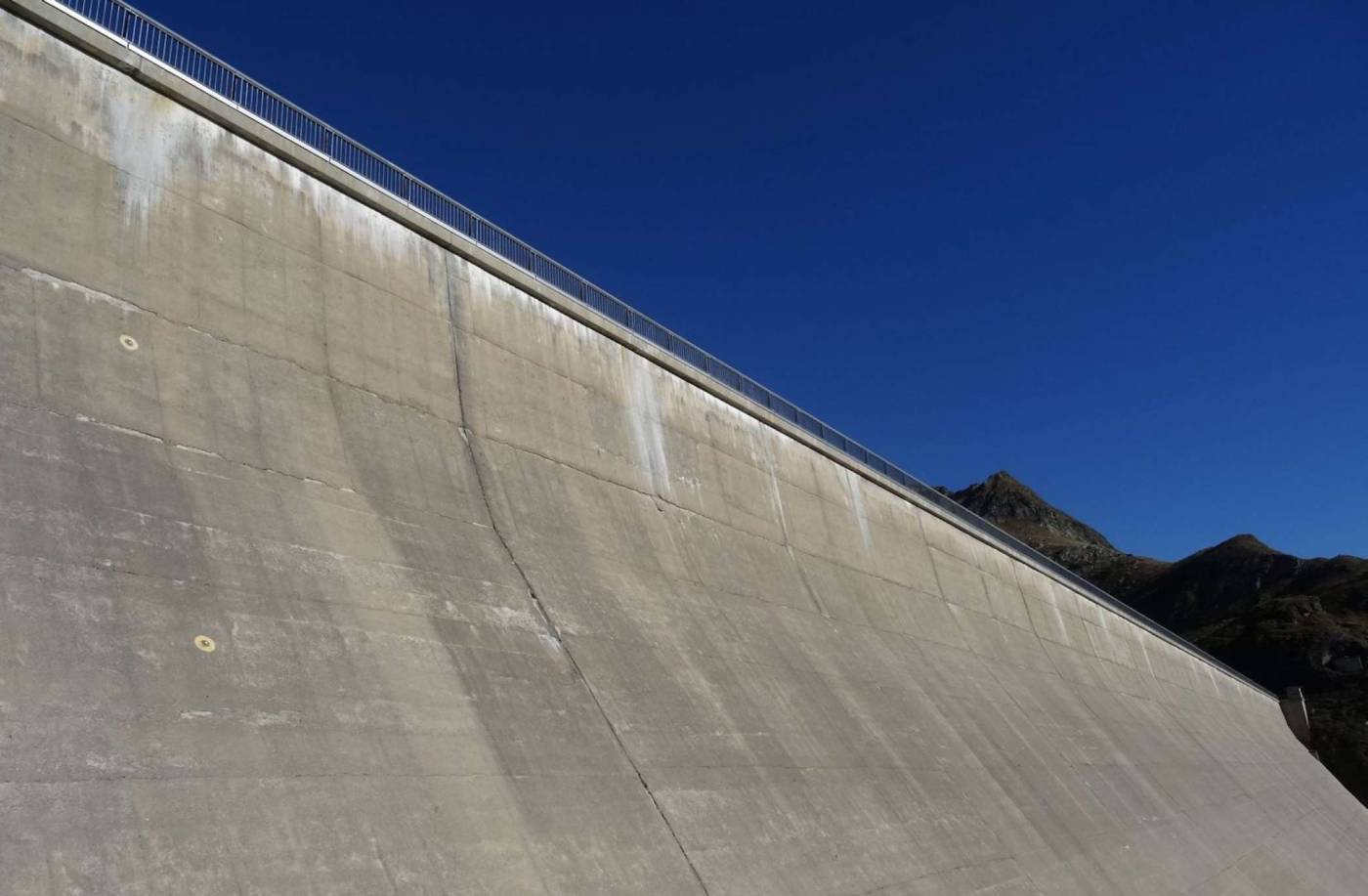 Diga di Robiei
Misurazione di controllo della diga, Controllo geodeticodella diga