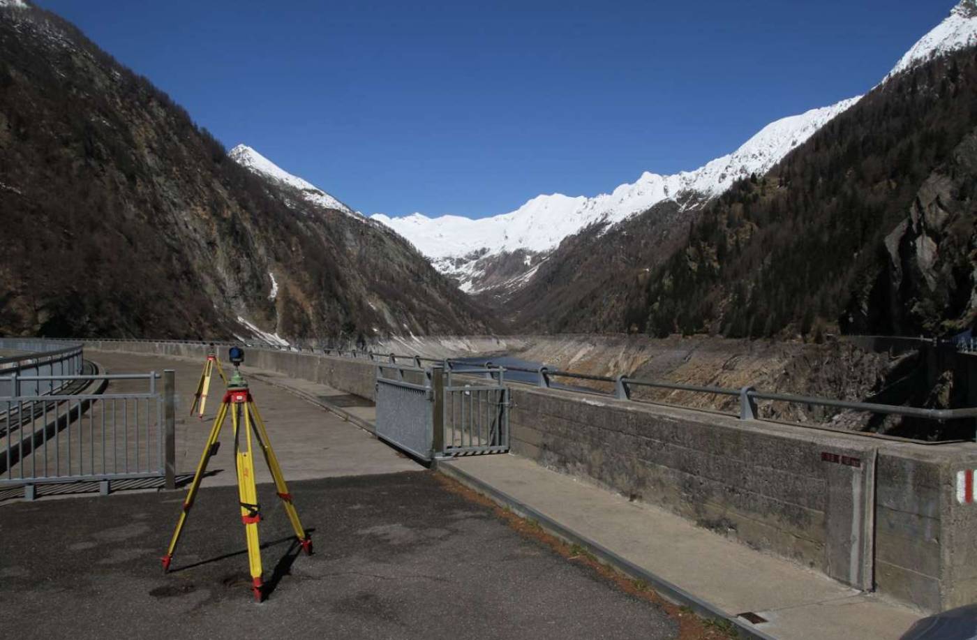 Diga del Sambuco
Misurazione di controllo della diga, Controllo geodeticodella diga