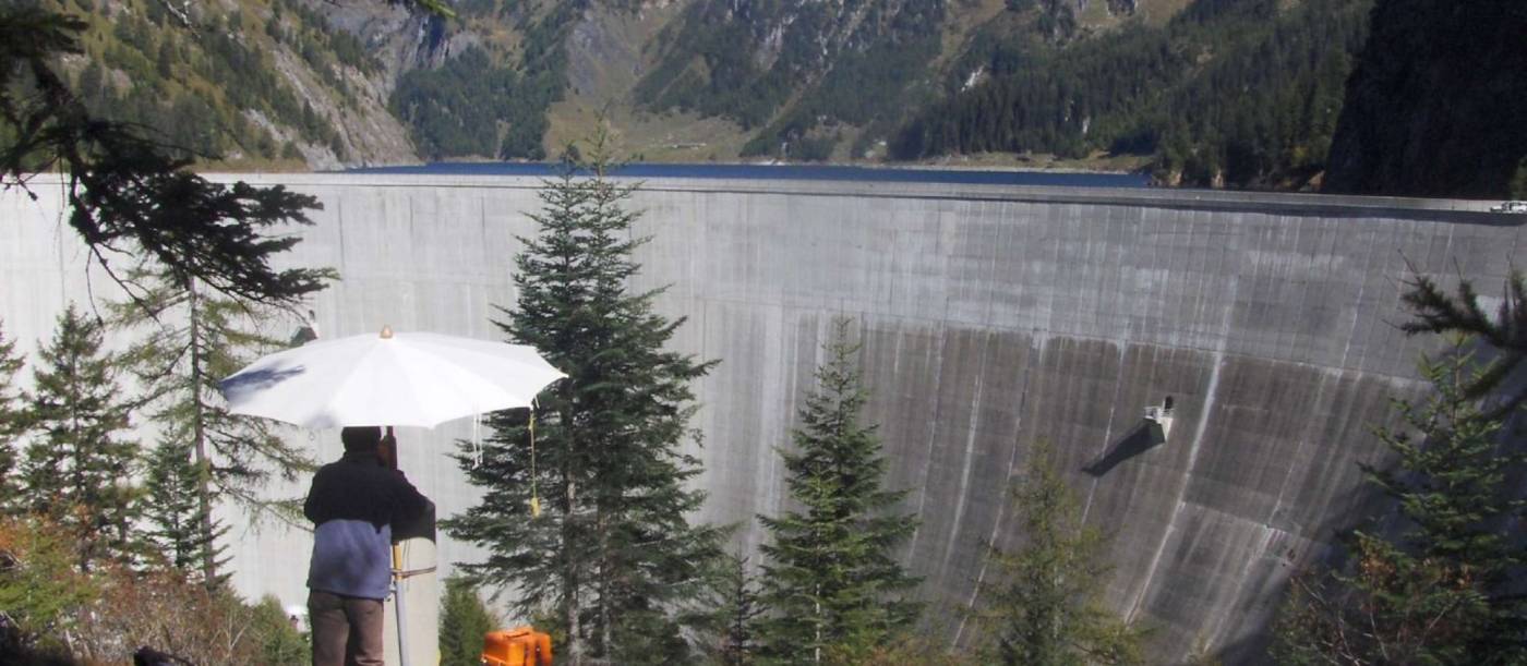 Diga del Luzzone
Misurazione di controllo della diga e della frana, Controllo geodetico della diga, Controlle geodetico della frana