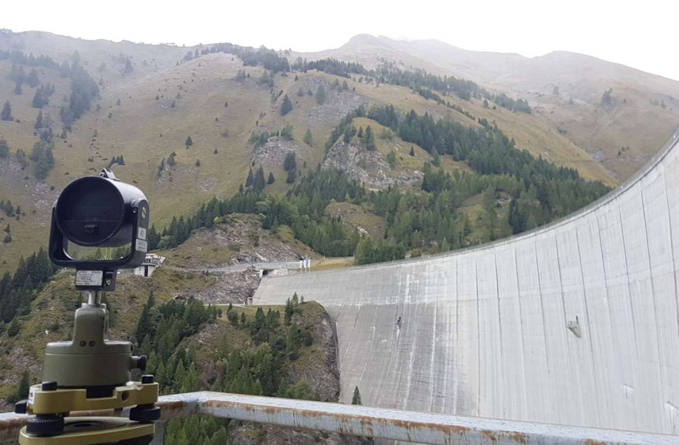 Diga del Luzzone
Misurazione di controllo della diga e della frana, Controllo geodetico della diga, Controlle geodetico della frana