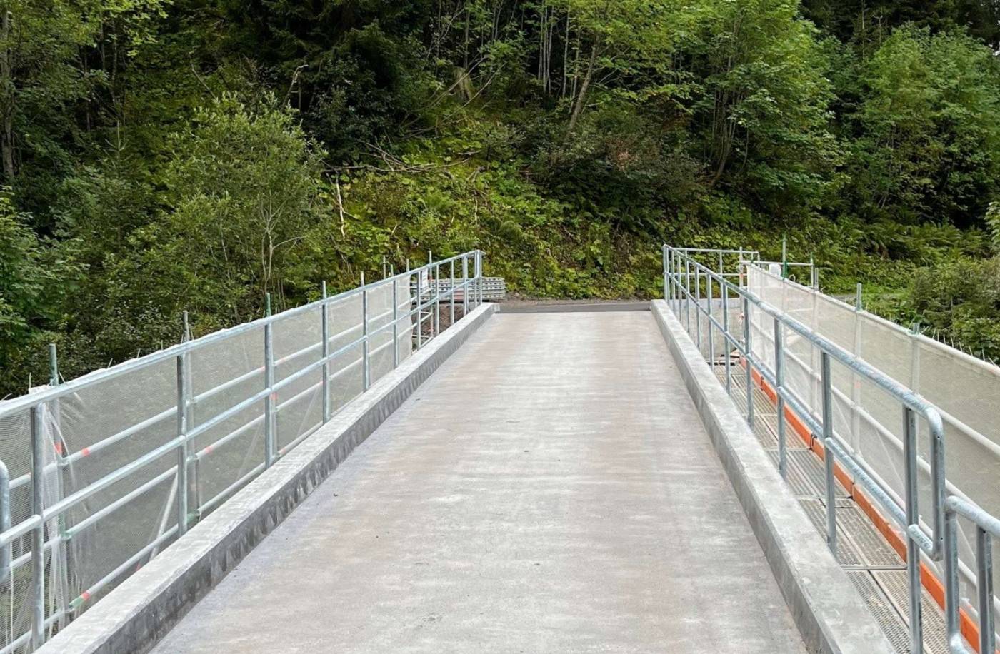 Sanierung Isentobelbrücke, Schwyz, Zustandsuntersuchung, Bauprojekt, Statik, Submission, Ausführungsprojekt Bauleitung, Öffentlichkeitsarbeit