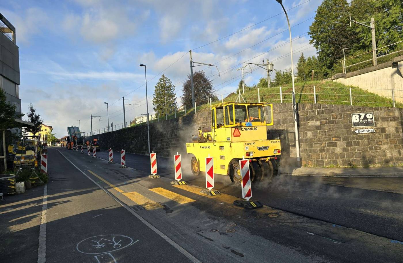 Sanierung Bahnhofstrasse, Küssnacht, Grundlagenbeschaffung, Koordination Werke, Bauprojekt, Submission, Ausführungsprojekt, Bauphasenplanung, Koordination Verkehrsbetriebe, örtliche Bauleitung, Ausmass, Abrechnung, Kostenkontrolle, Inbetriebnahme